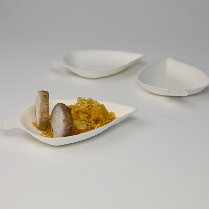 Leaf shaped small plate